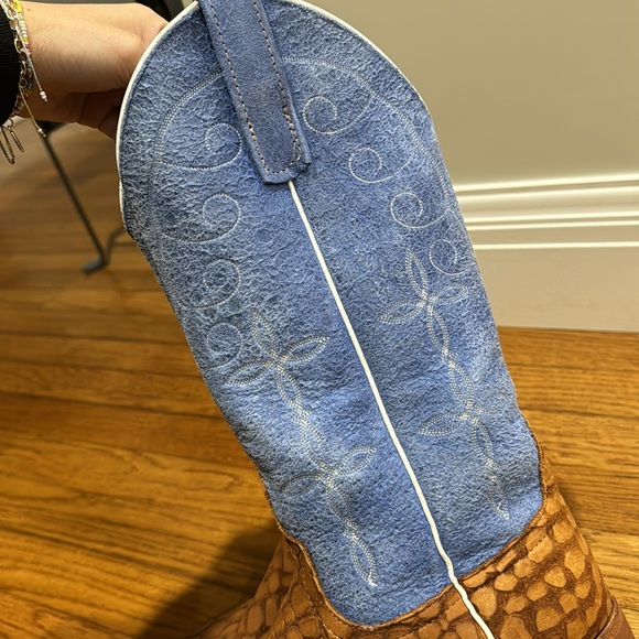 boots - Picture 3 of 7